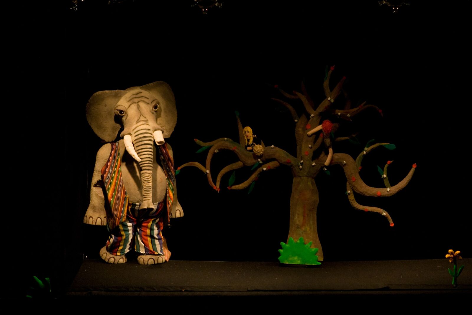 L'ELEFANTE SMEMORATO E LA PAPERA FICCANASO - Teatro di Lonigo